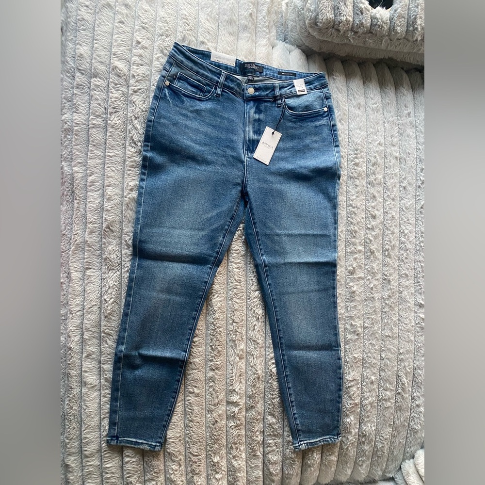 NWT- Judy Blue Medium Wash - Relax Fit Jeans